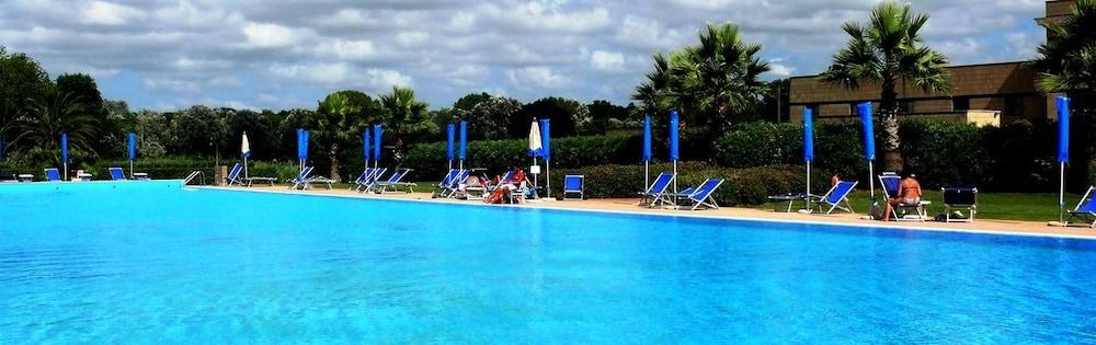Cosmopolitan Golf & Beach Resort Tirrenia Kültér fotó