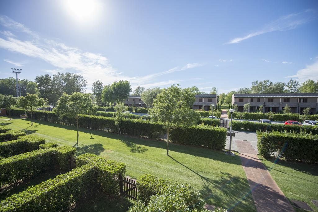 Cosmopolitan Golf & Beach Resort Tirrenia Kültér fotó