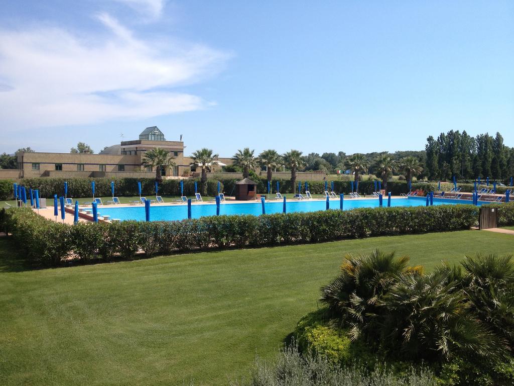 Cosmopolitan Golf & Beach Resort Tirrenia Kültér fotó